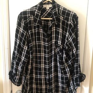 3X black and white soft flannel top